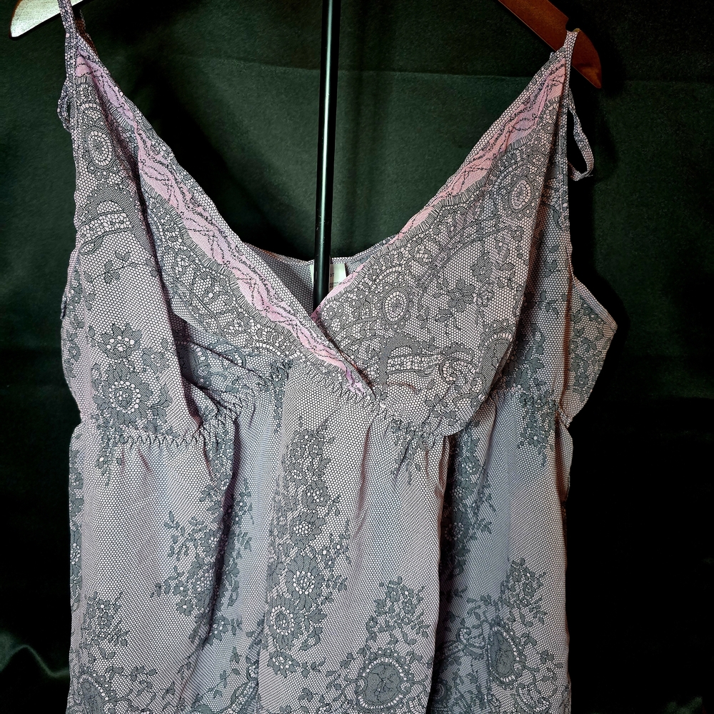 Elegant Lace Skirt Set in Gray and Pink - Picture 2 of 11